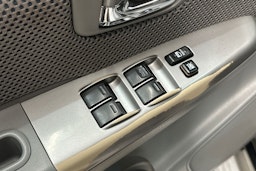 musta Toyota Hilux 2011 kuva 14.