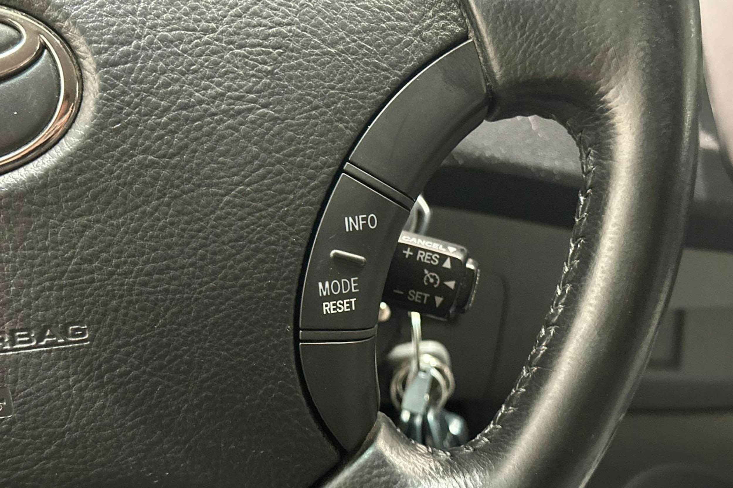 musta Toyota Hilux 2011 kuva 17.