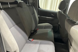 musta Toyota Hilux 2011 kuva 24.