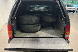 musta Toyota Hilux 2011 kuva 25.