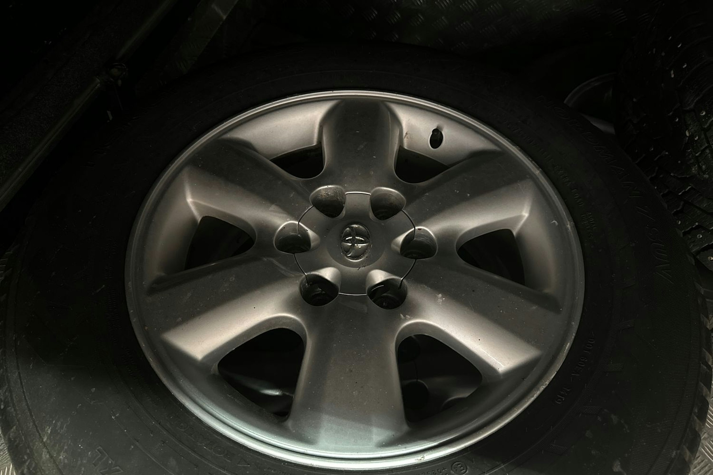 musta Toyota Hilux 2011 kuva 27.