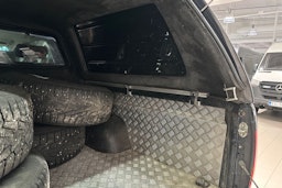 musta Toyota Hilux 2011 kuva 28.