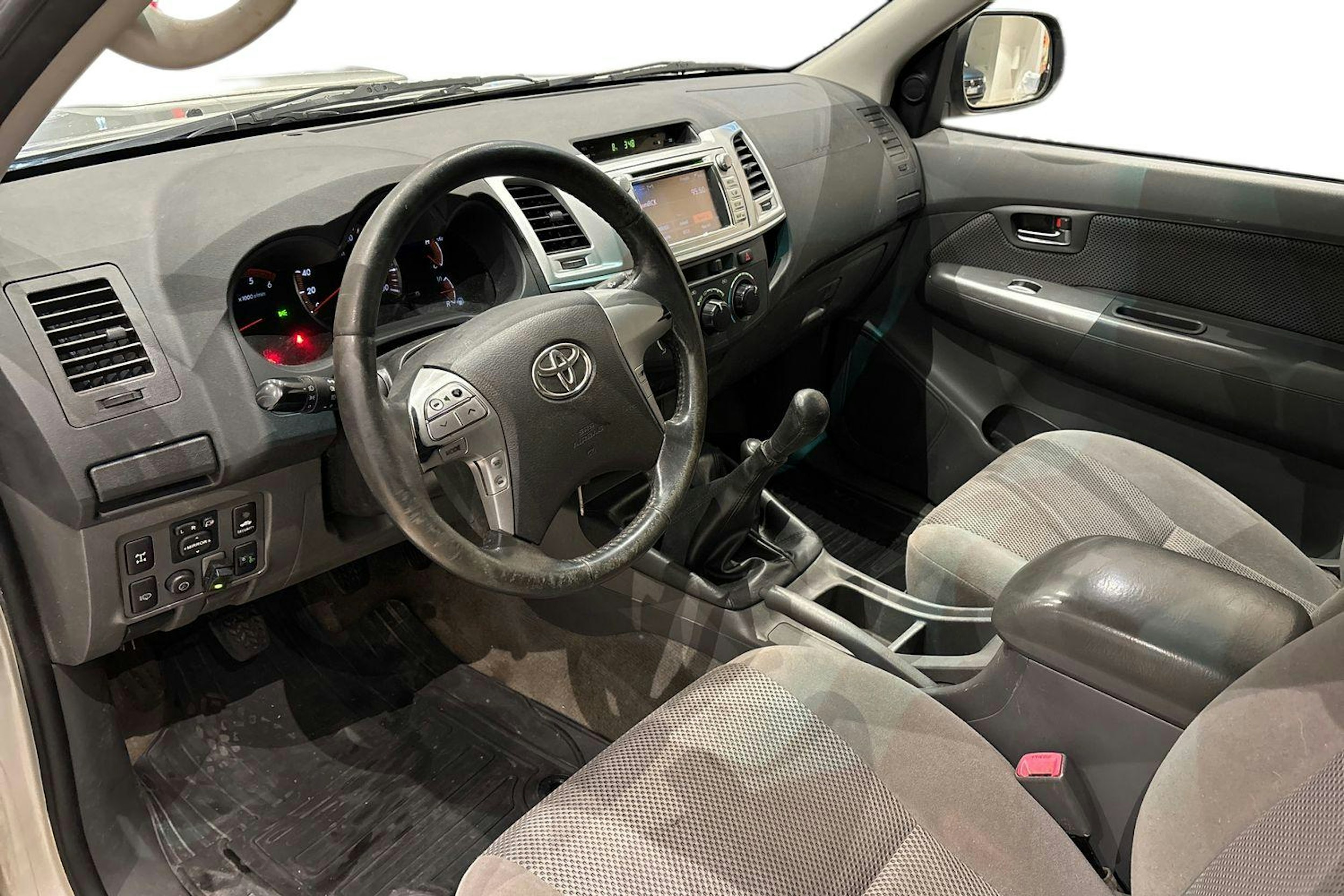 harmaa Toyota Hilux 2012 kuva 7.