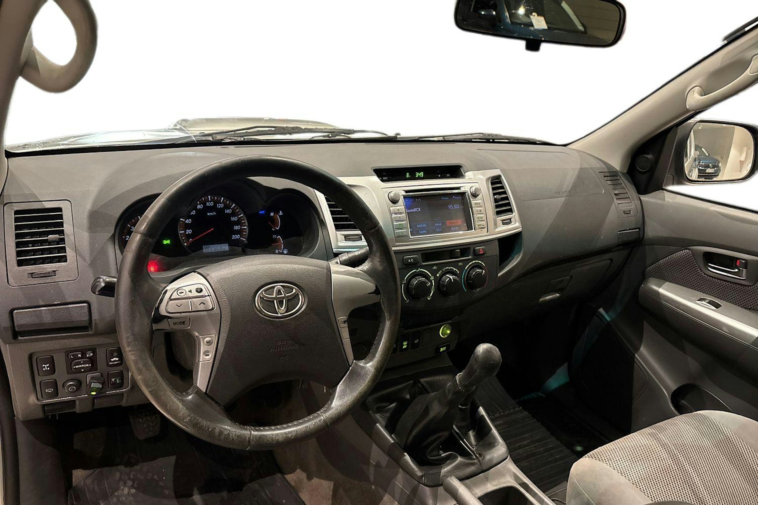 harmaa Toyota Hilux 2012 kuva 9.