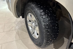 harmaa Toyota Hilux 2012 kuva 13.