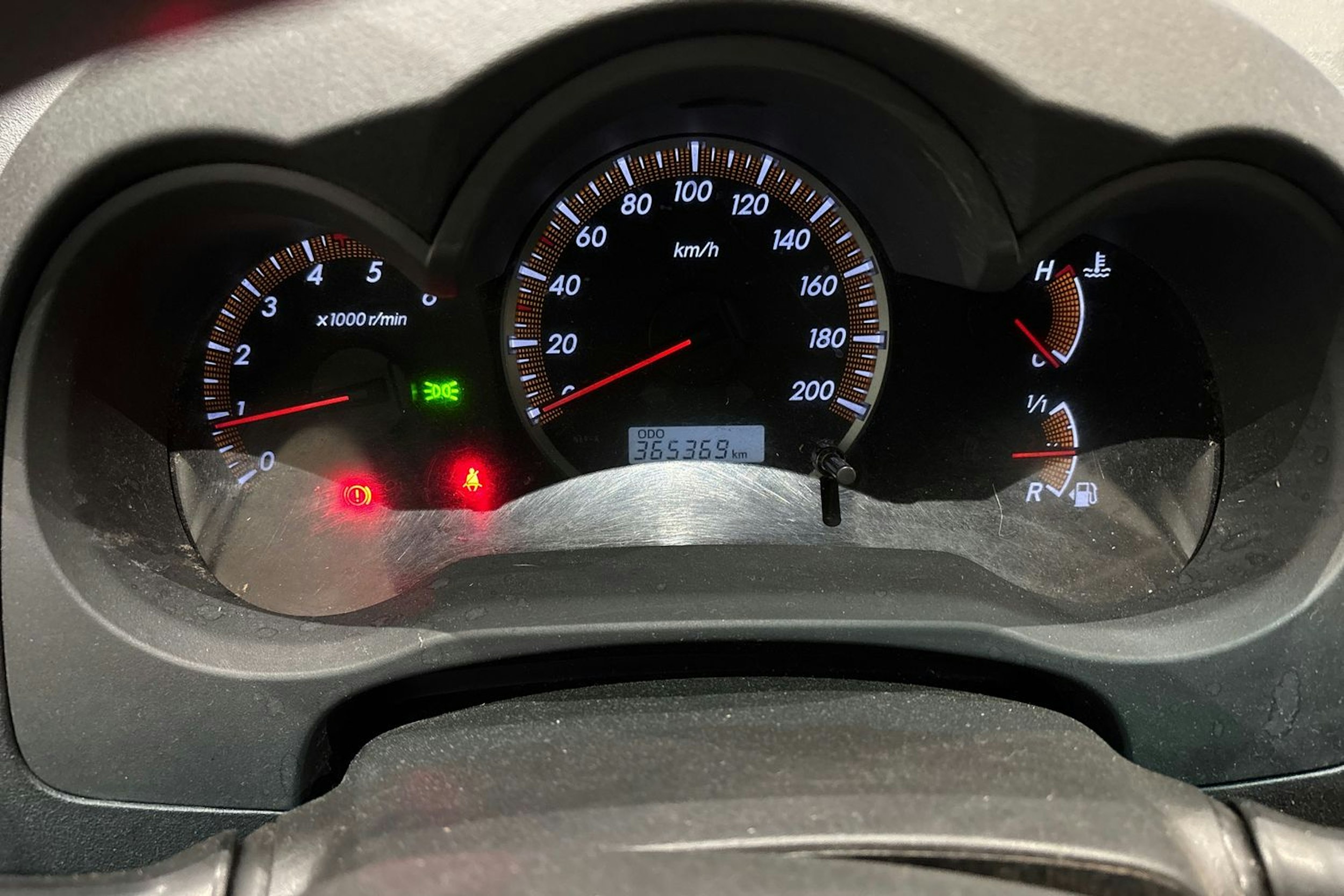 harmaa Toyota Hilux 2012 kuva 14.