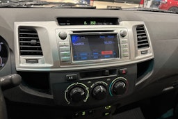 harmaa Toyota Hilux 2012 kuva 16.