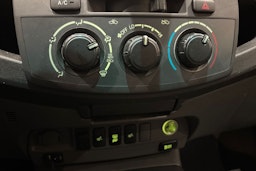 harmaa Toyota Hilux 2012 kuva 18.