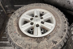 harmaa Toyota Hilux 2012 kuva 22.