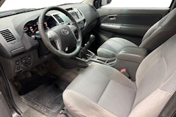 musta Toyota Hilux 2012 kuva 6.