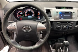 musta Toyota Hilux 2012 kuva 7.