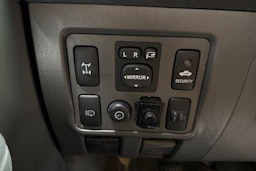 musta Toyota Hilux 2012 kuva 11.