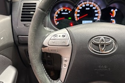 musta Toyota Hilux 2012 kuva 12.