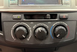 musta Toyota Hilux 2012 kuva 15.