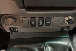 musta Toyota Hilux 2012 kuva 16.