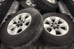 musta Toyota Hilux 2012 kuva 21.