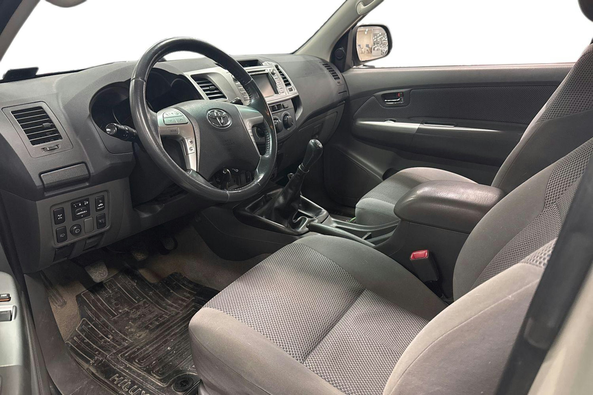 met. hopea Toyota Hilux 2012 kuva 3.