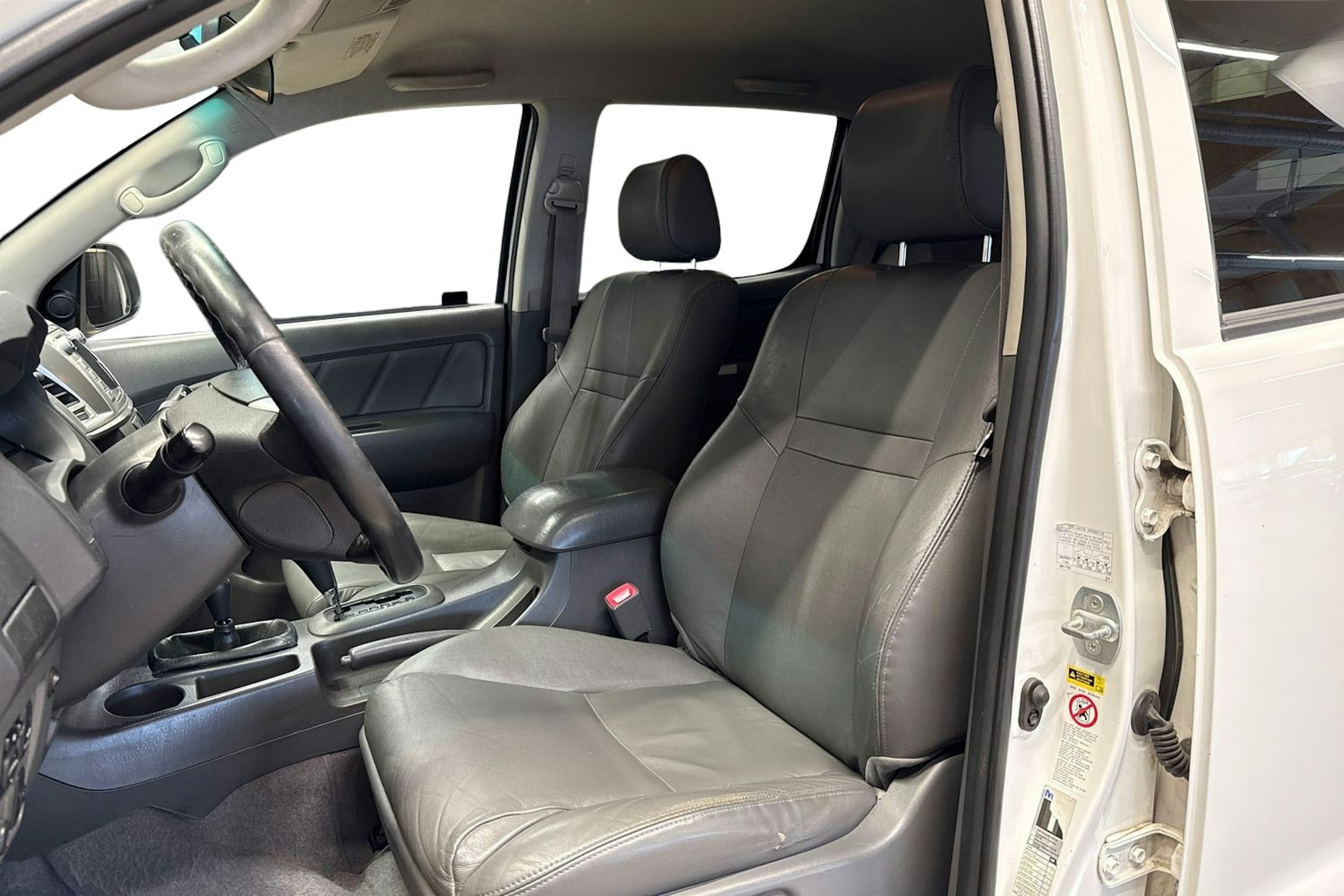 valkoinen Toyota Hilux 2012 kuva 7.
