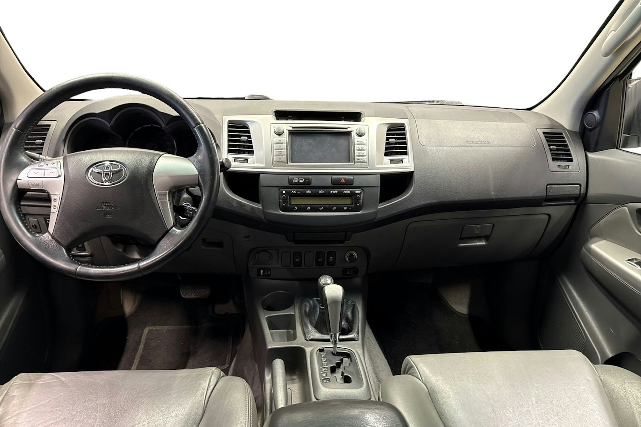 valkoinen Toyota Hilux 2012 kuva 9.