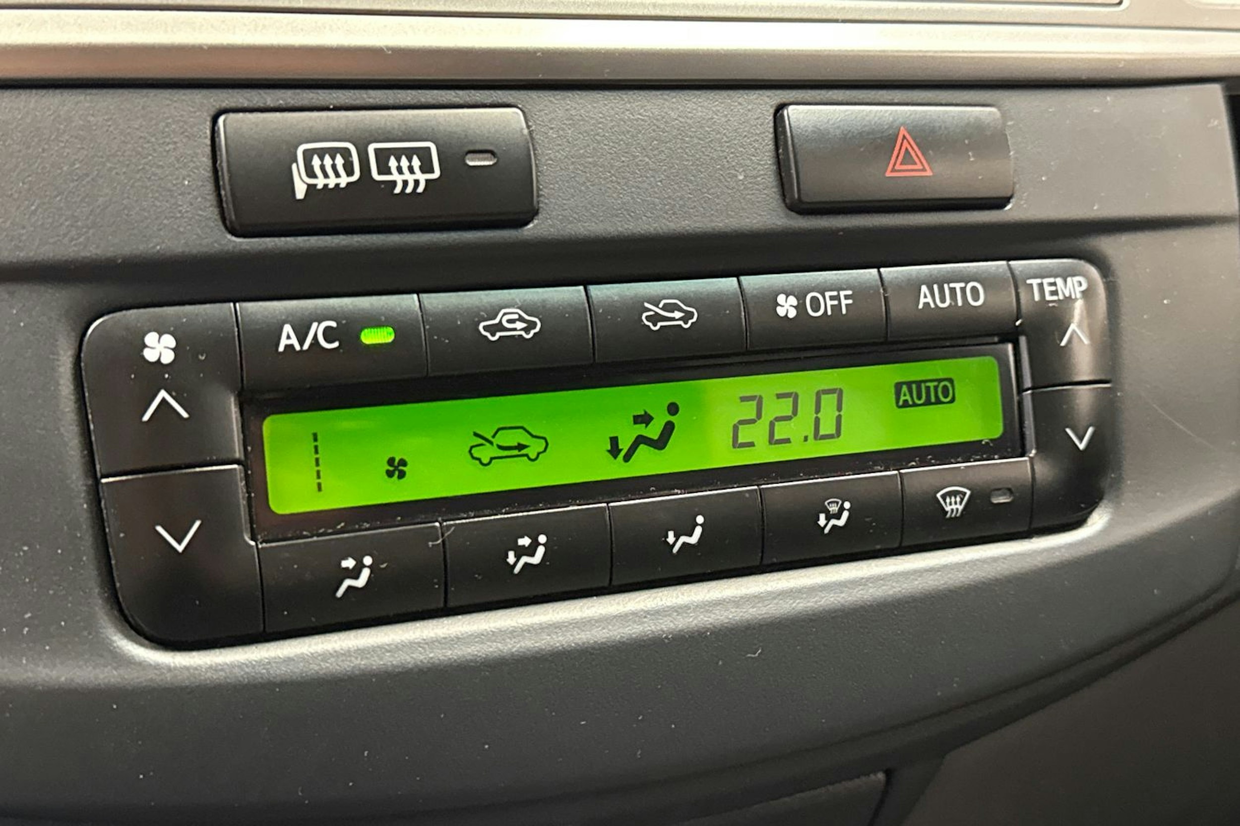 valkoinen Toyota Hilux 2012 kuva 18.