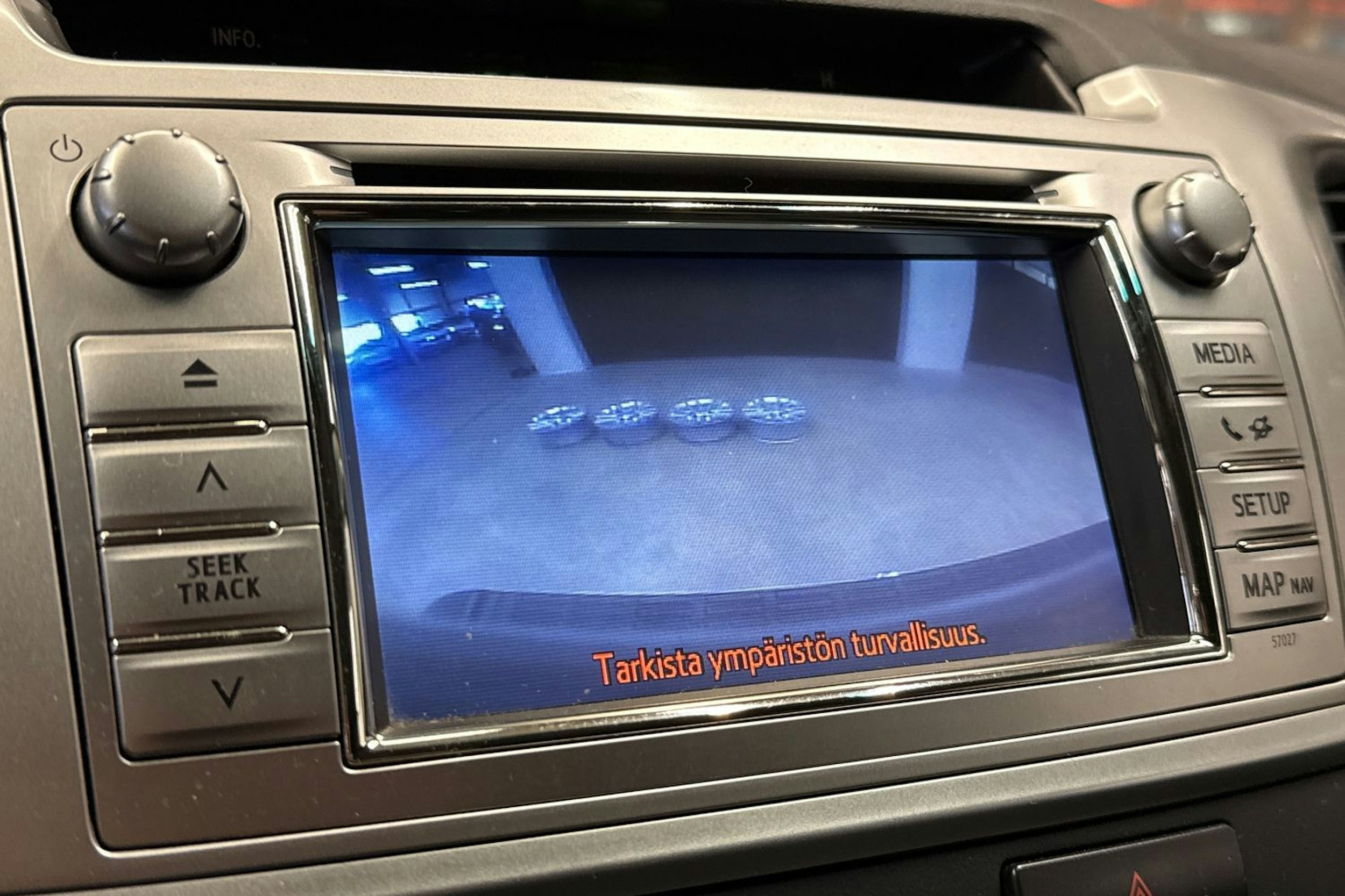 valkoinen Toyota Hilux 2012 kuva 22.