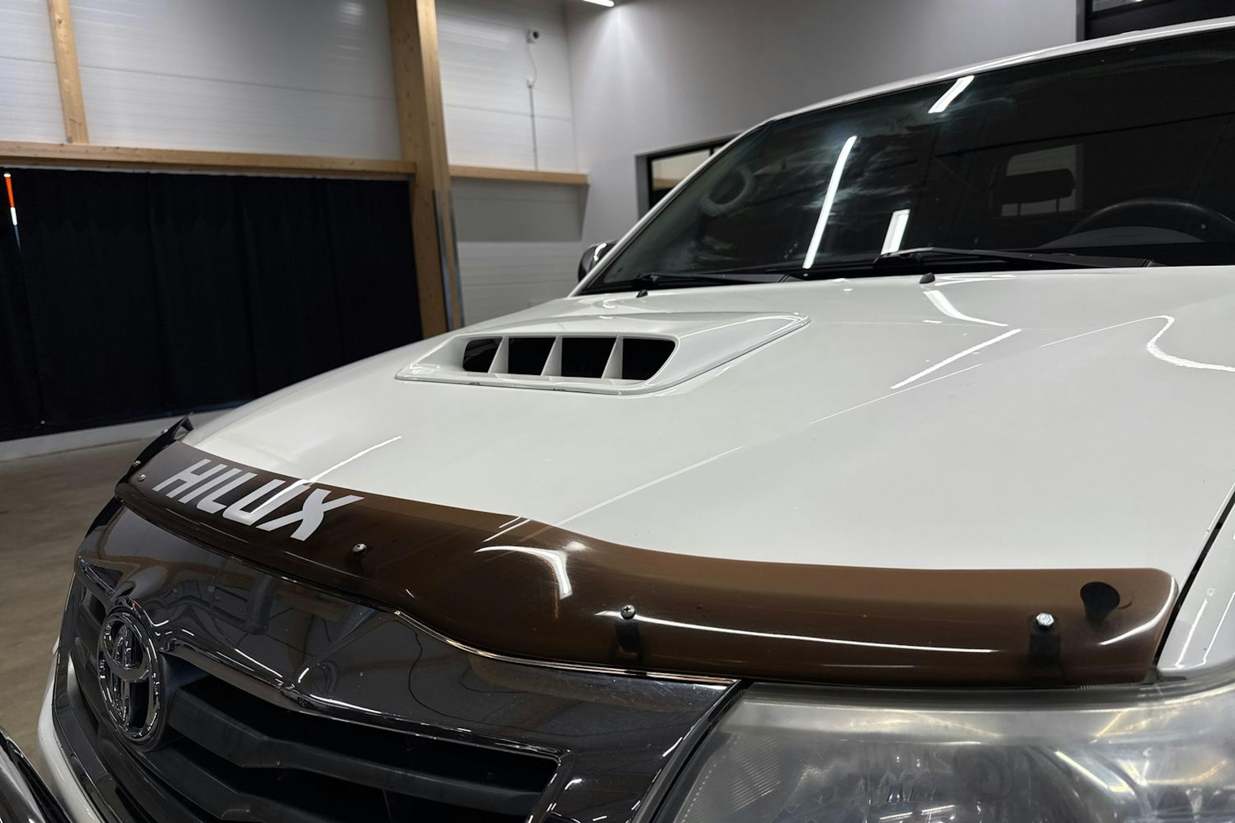 valkoinen Toyota Hilux 2012 kuva 26.