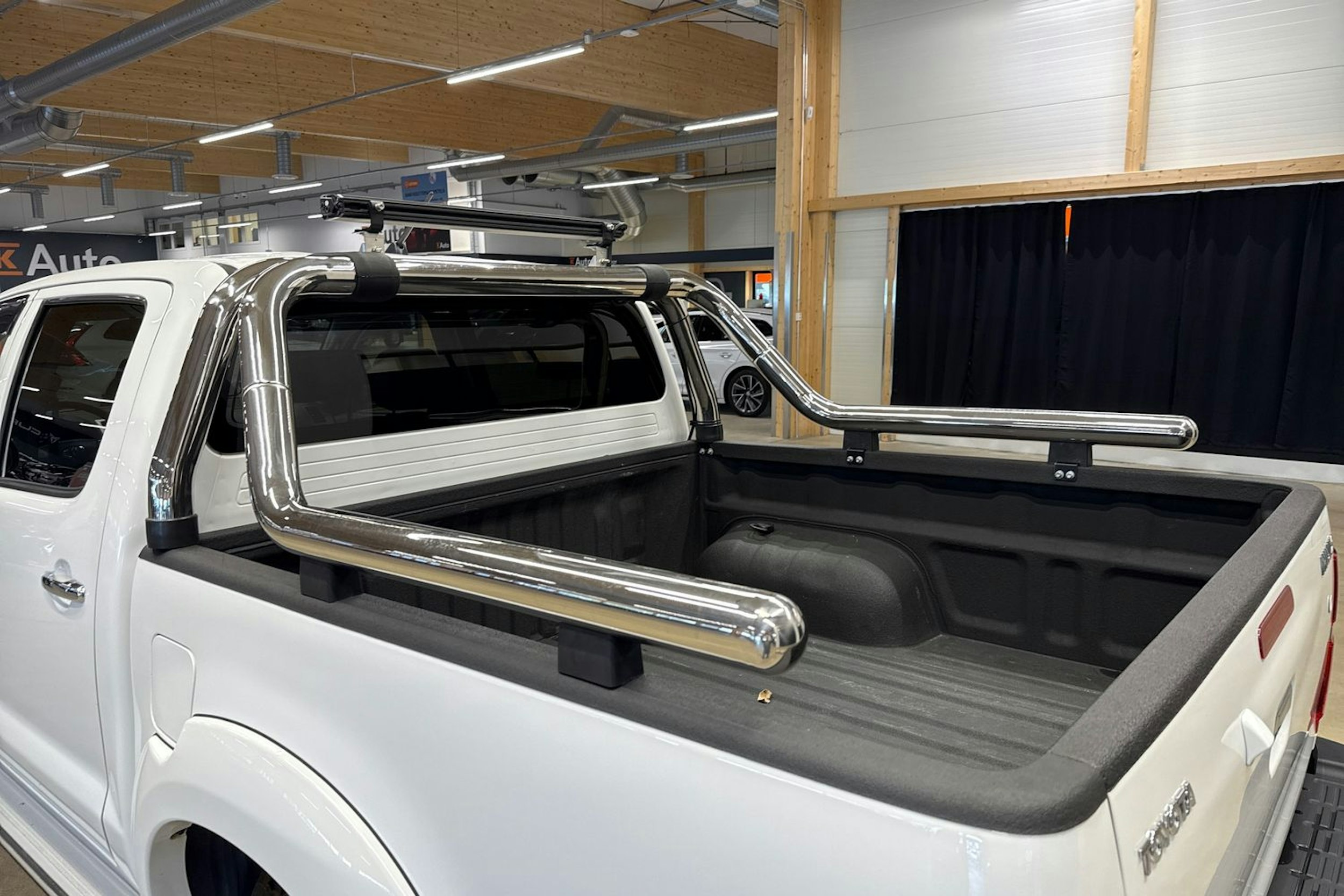 valkoinen Toyota Hilux 2012 kuva 29.