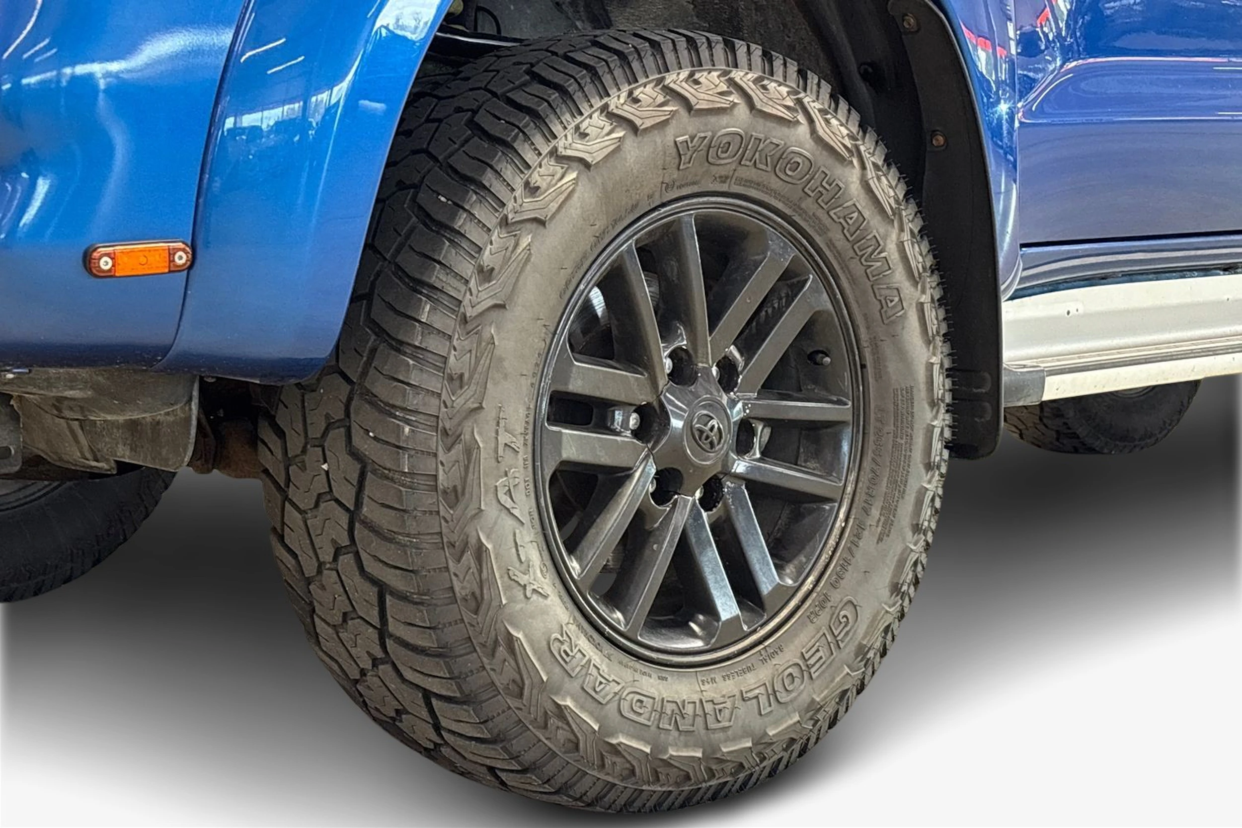sininen Toyota Hilux 2012 kuva 12.