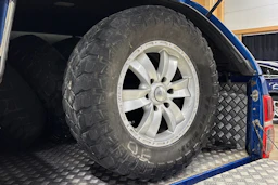 sininen Toyota Hilux 2012 kuva 13.
