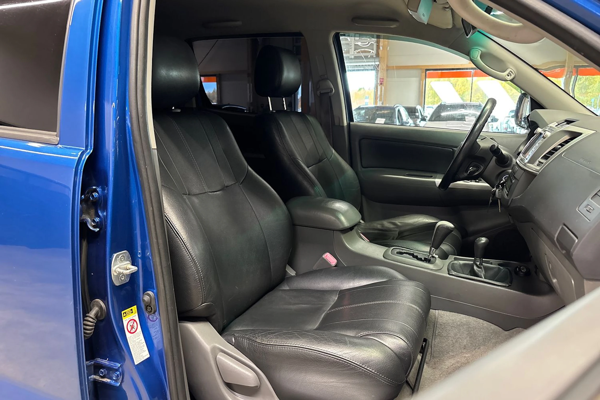 sininen Toyota Hilux 2012 kuva 15.