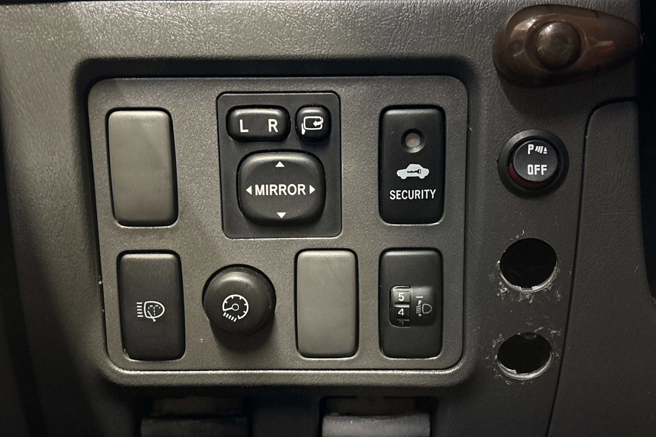 sininen Toyota Hilux 2012 kuva 18.