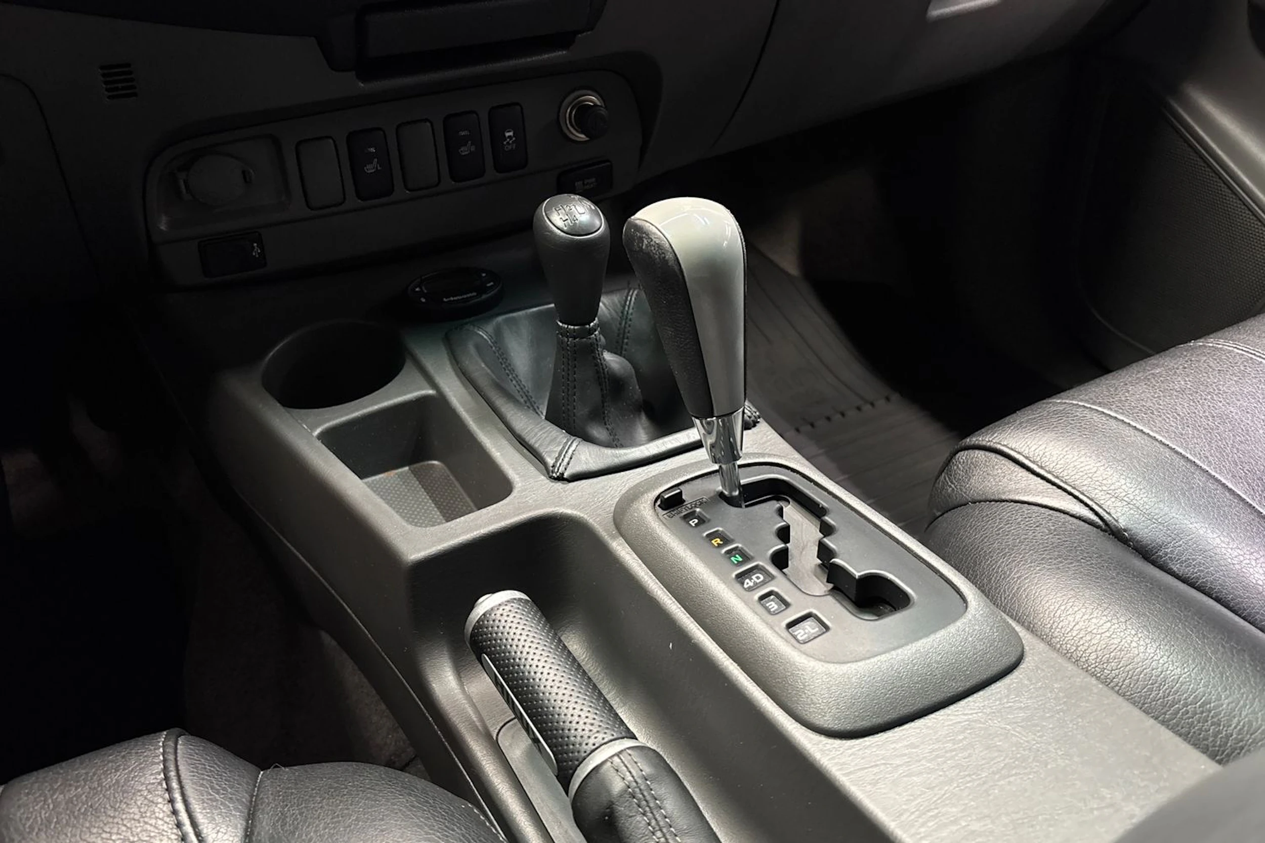 sininen Toyota Hilux 2012 kuva 28.