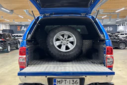 sininen Toyota Hilux 2012 kuva 29.