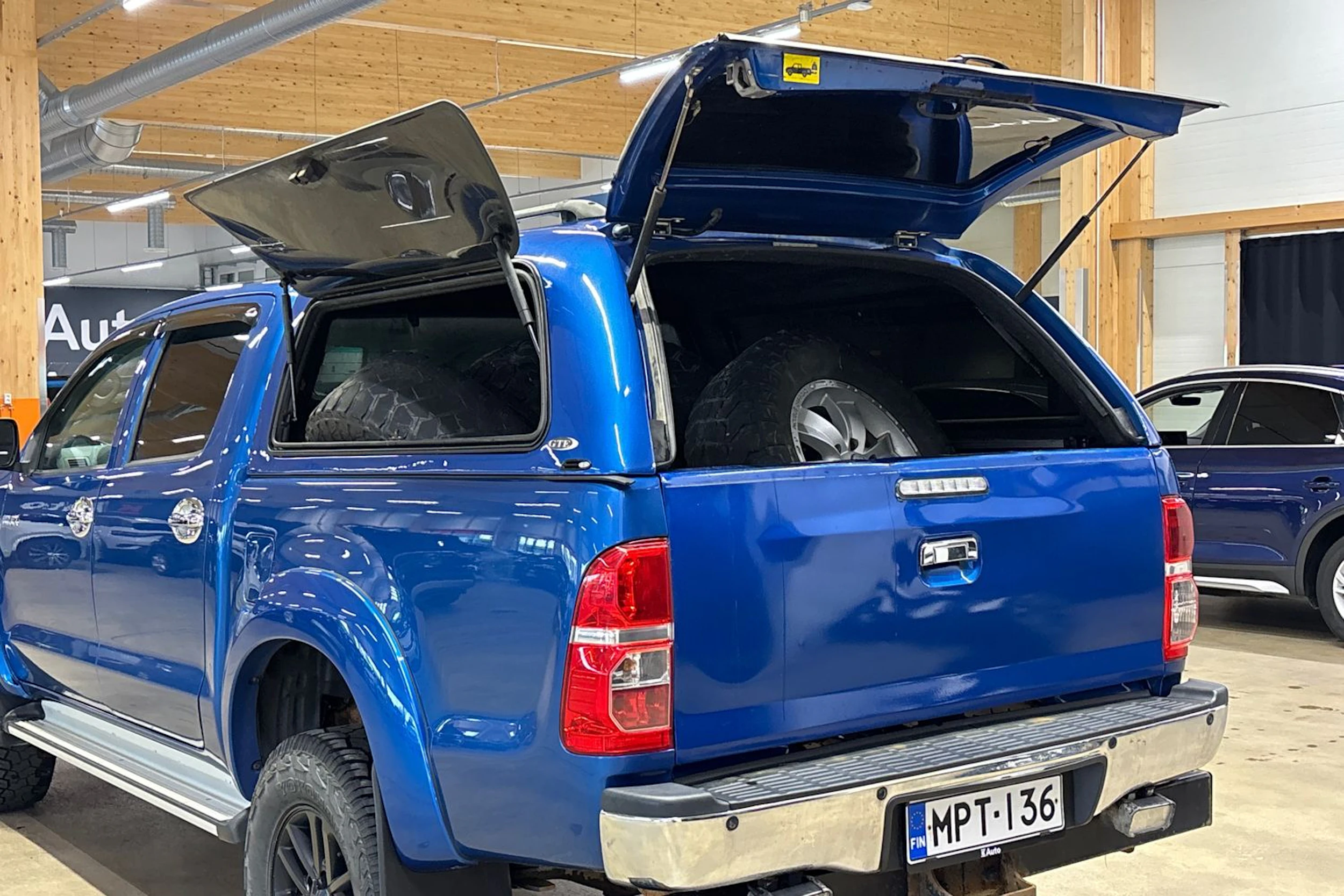 sininen Toyota Hilux 2012 kuva 30.