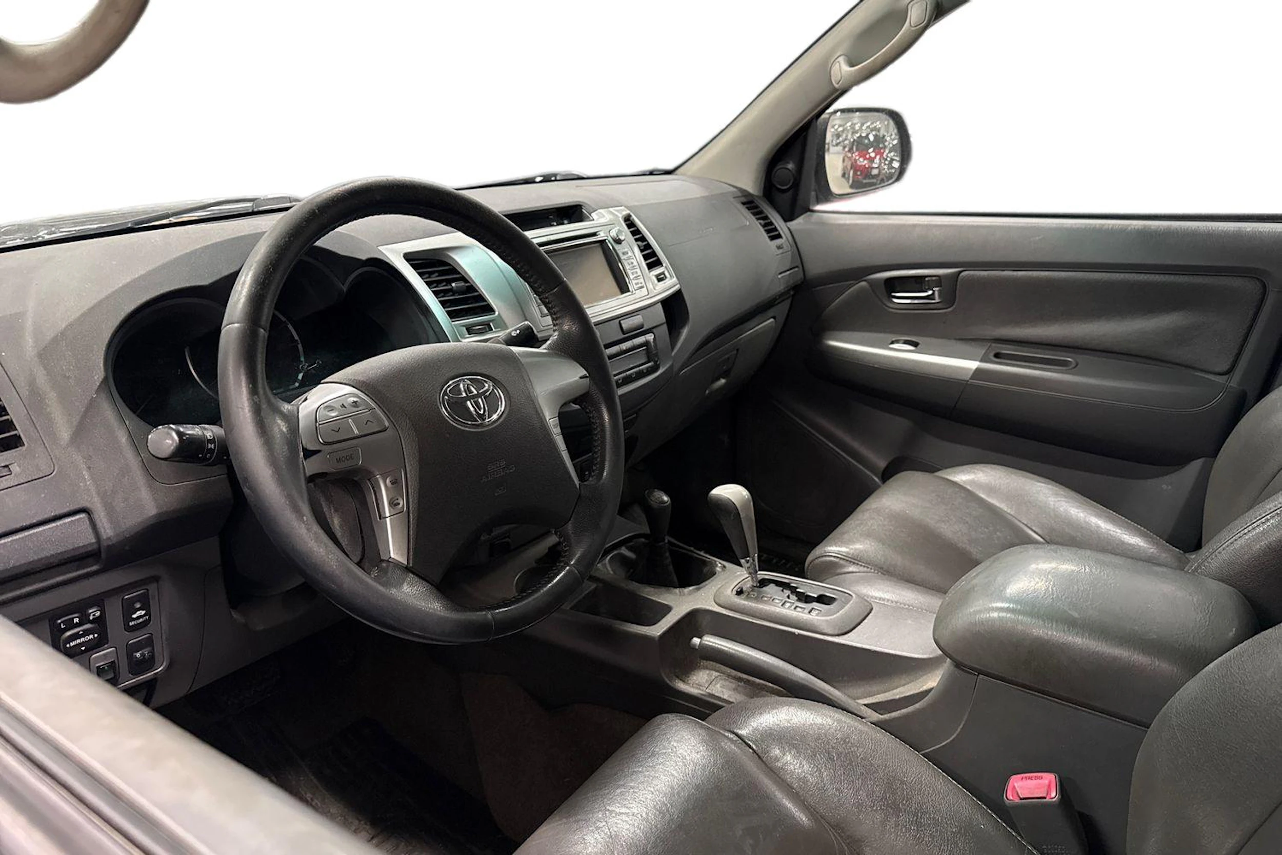 musta Toyota Hilux 2012 kuva 3.