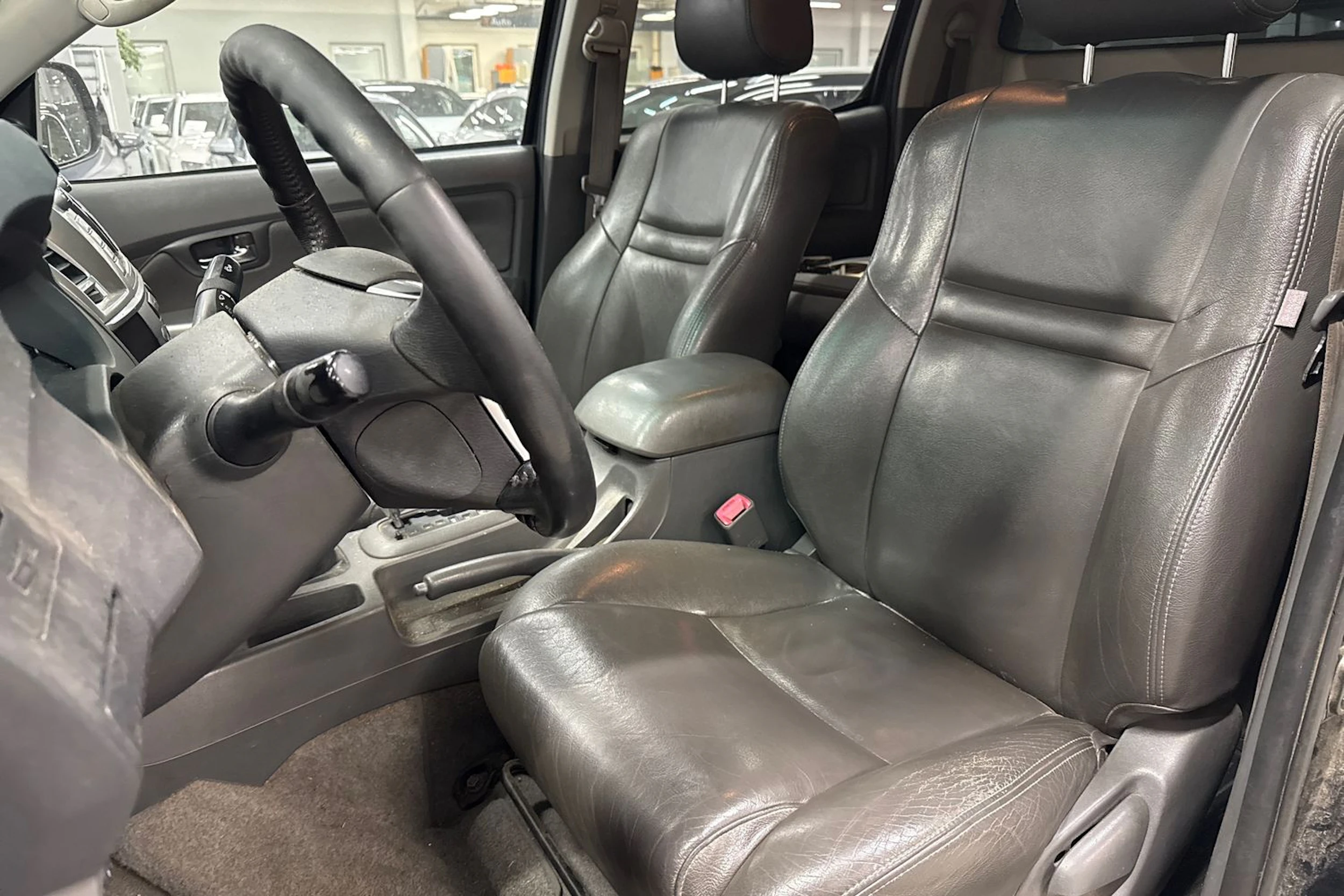 musta Toyota Hilux 2012 kuva 4.