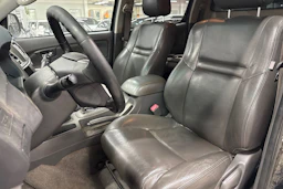 musta Toyota Hilux 2012 kuva 4.