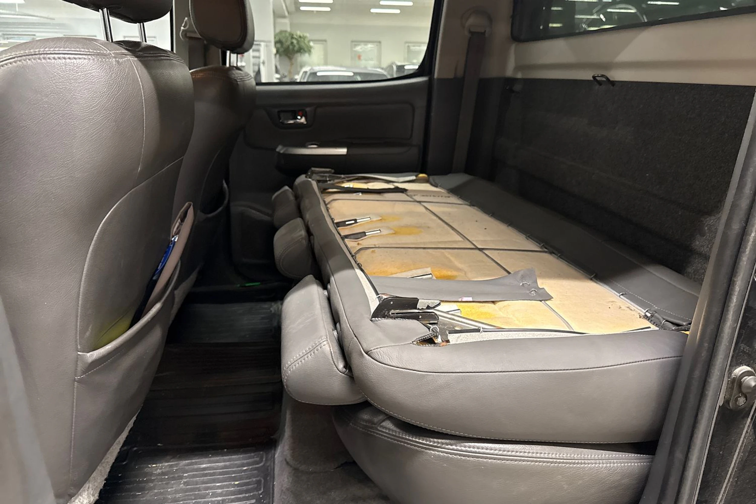 musta Toyota Hilux 2012 kuva 5.