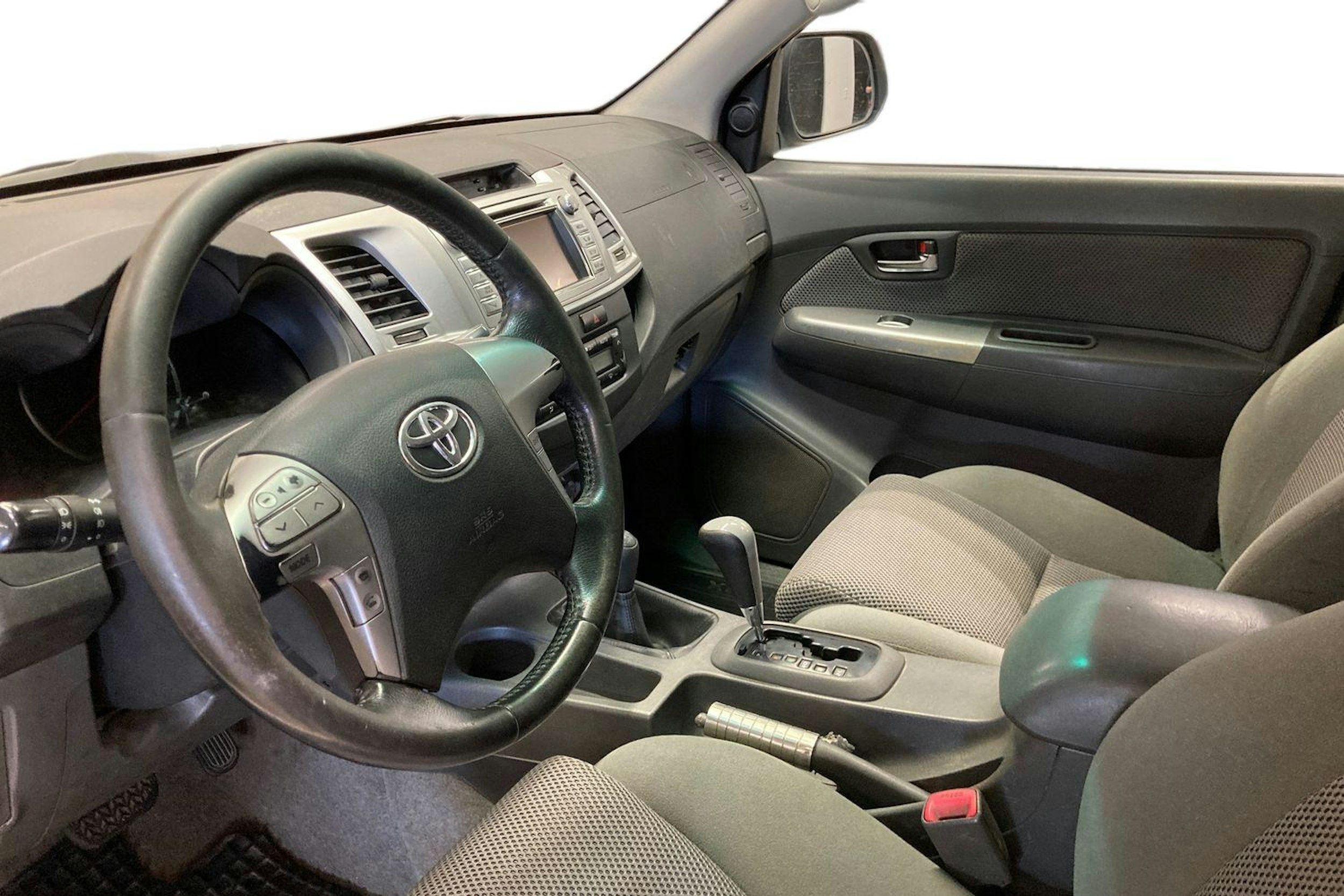 valkoinen Toyota Hilux 2013 kuva 6.