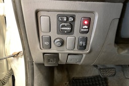 valkoinen Toyota Hilux 2013 kuva 11.