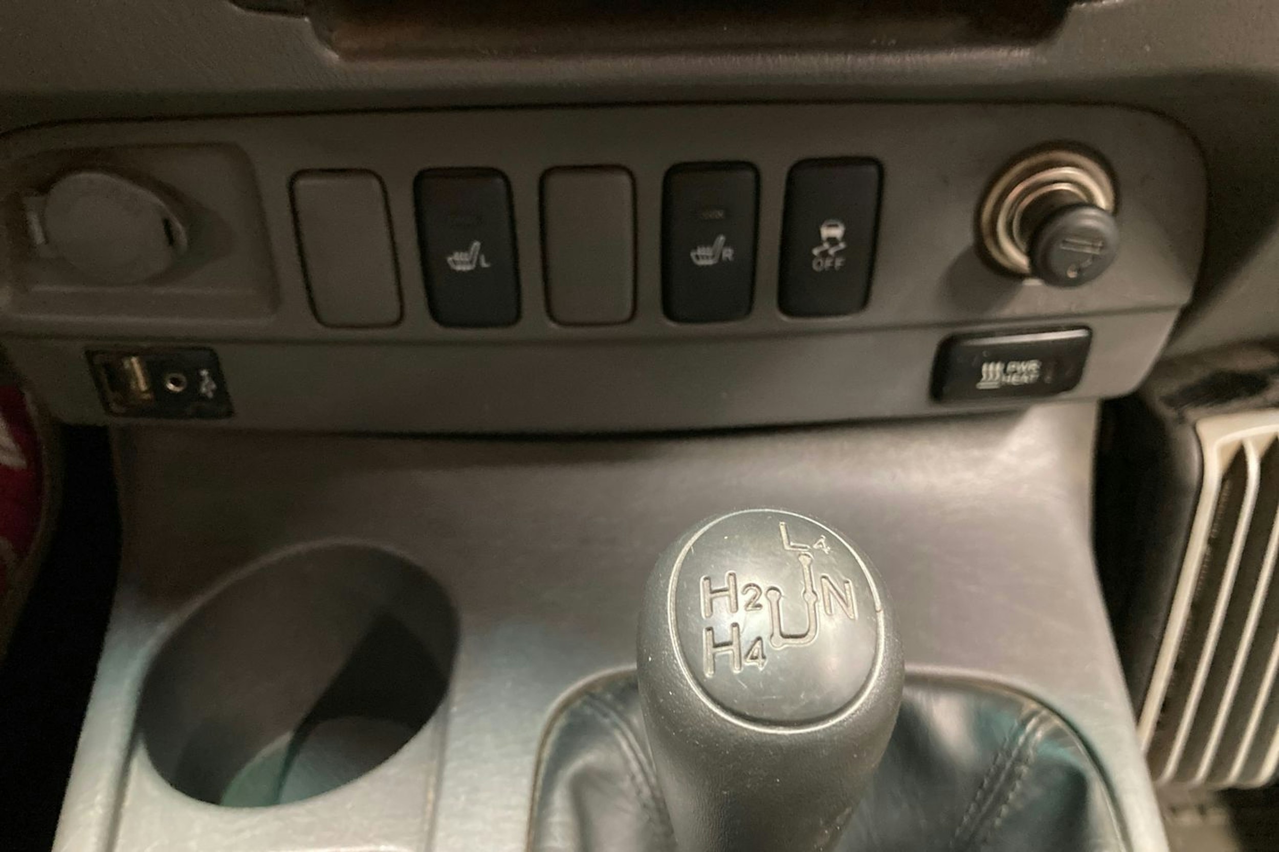 valkoinen Toyota Hilux 2013 kuva 19.
