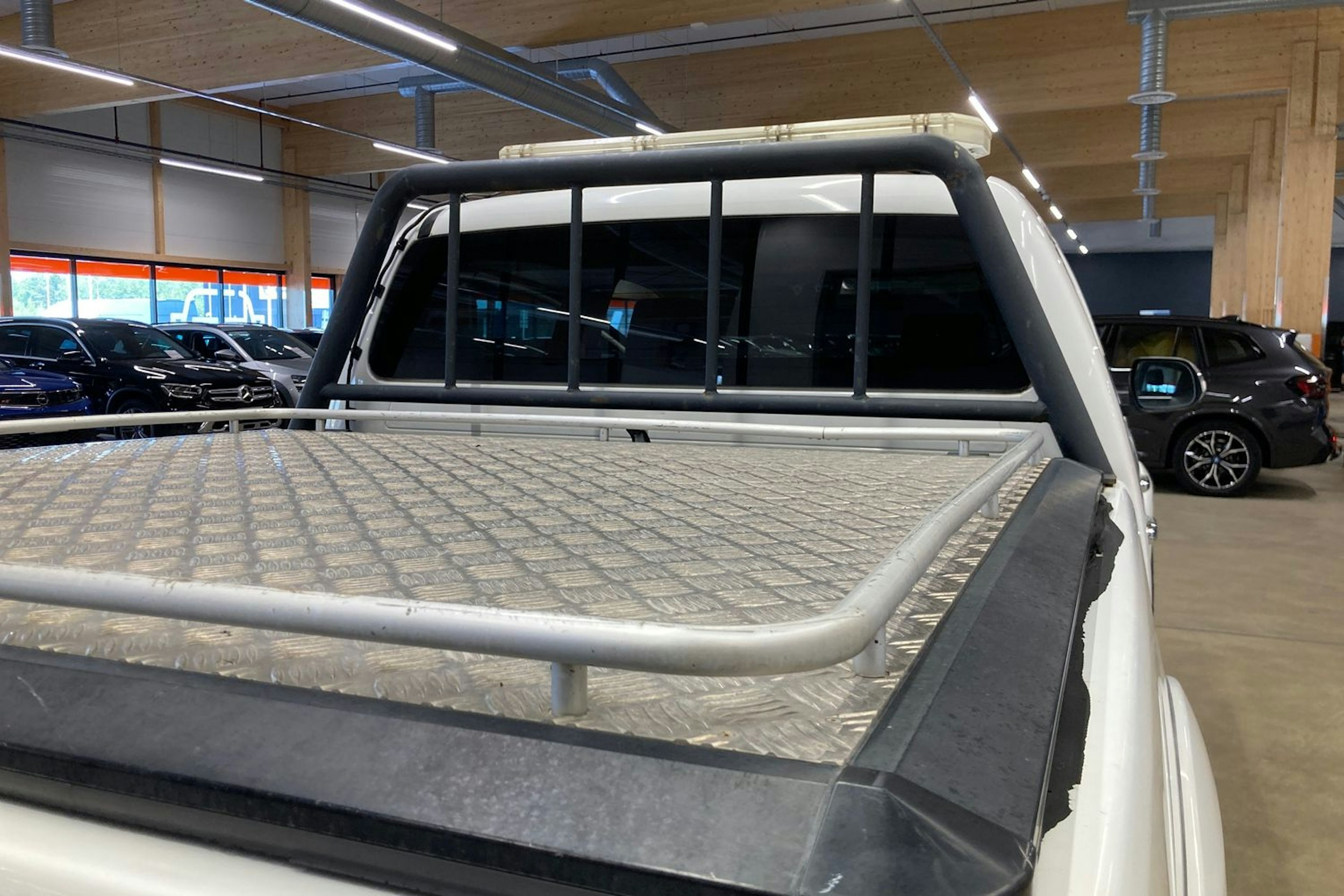 valkoinen Toyota Hilux 2013 kuva 22.