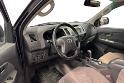 musta Toyota Hilux 2013 kuva 3.