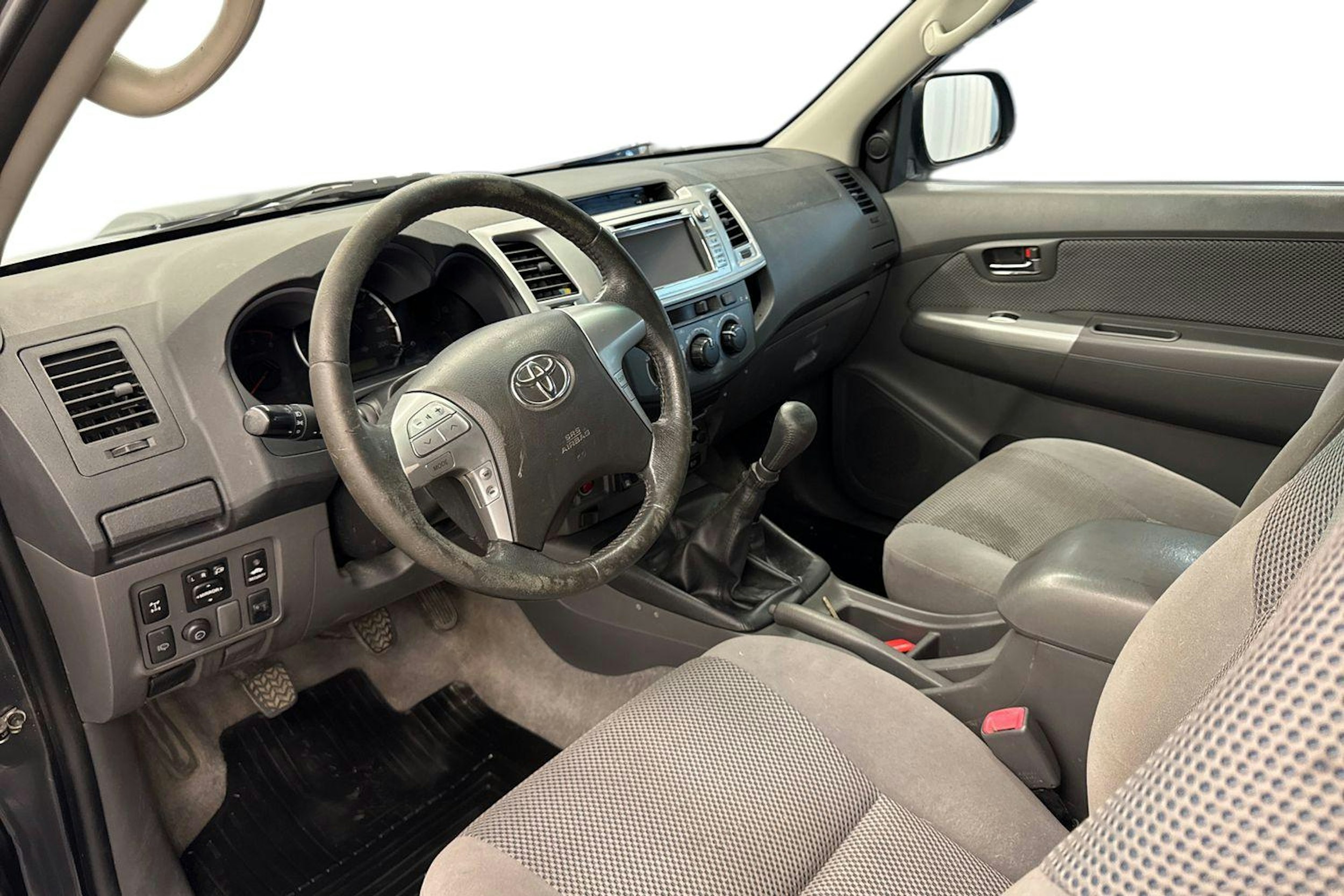 harmaa Toyota Hilux 2013 kuva 7.