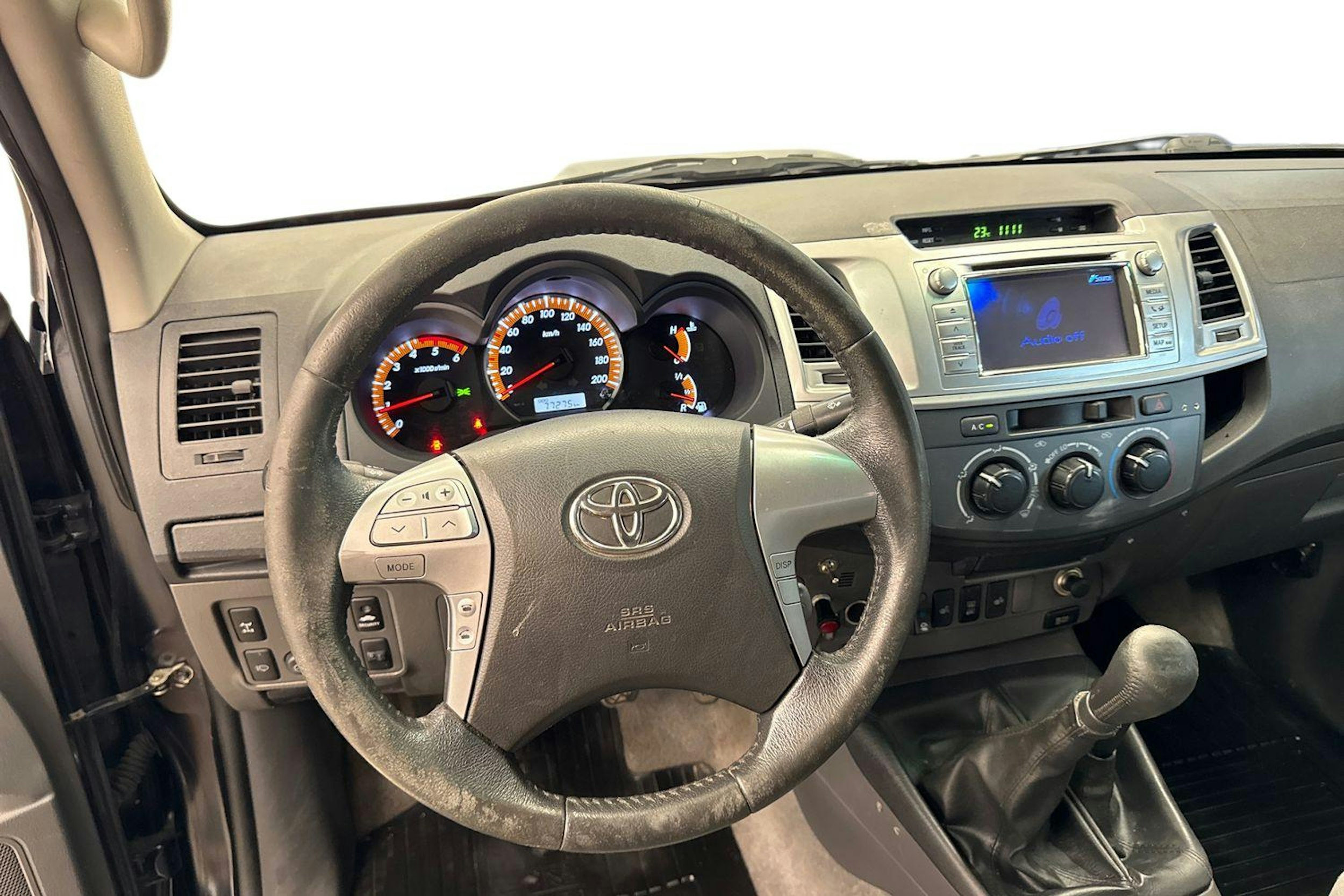 harmaa Toyota Hilux 2013 kuva 9.