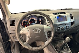 harmaa Toyota Hilux 2013 kuva 9.