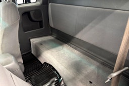 harmaa Toyota Hilux 2013 kuva 10.