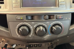harmaa Toyota Hilux 2013 kuva 14.