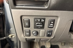 harmaa Toyota Hilux 2013 kuva 16.