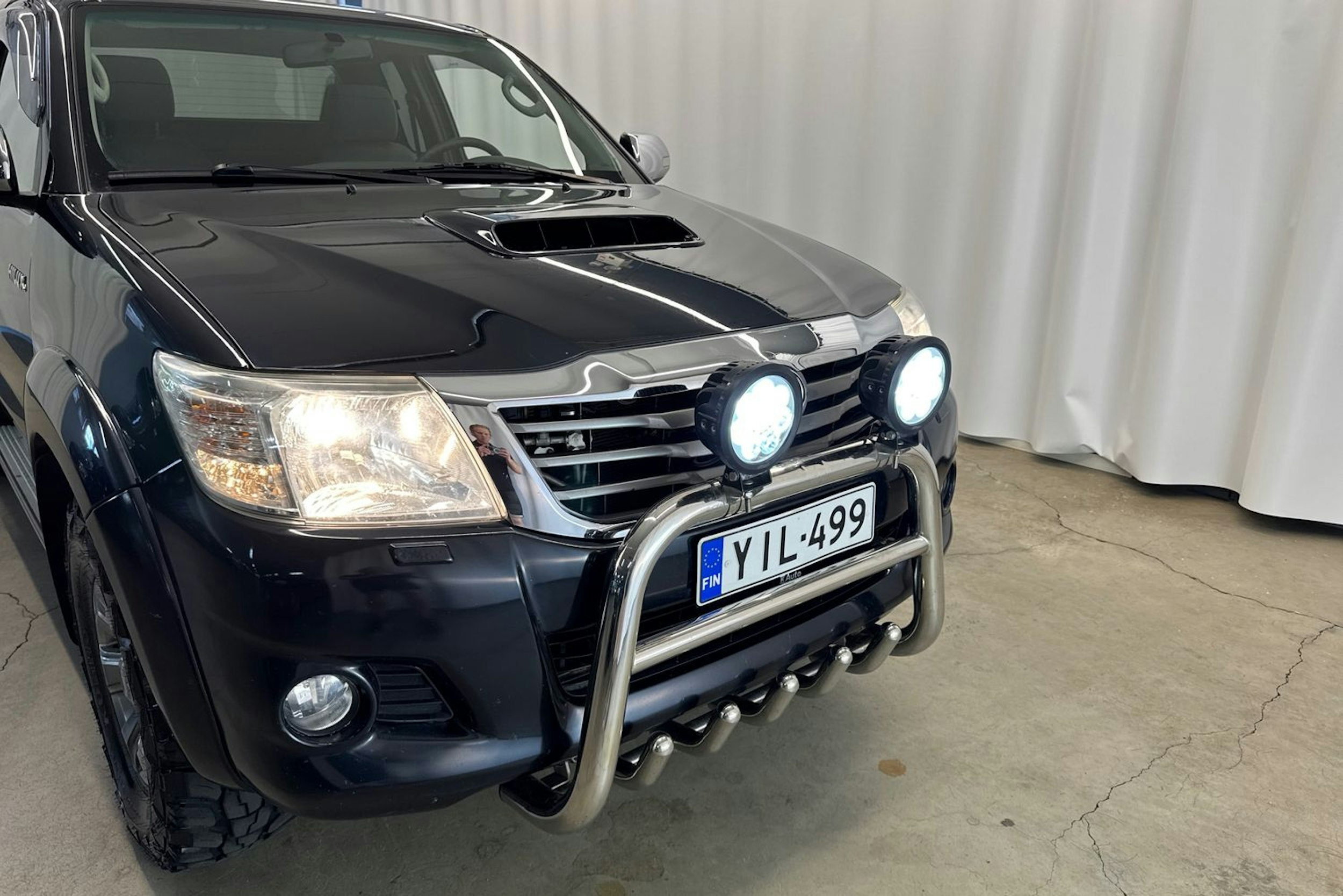 harmaa Toyota Hilux 2013 kuva 19.
